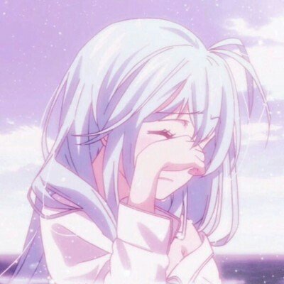 美女COS《巫师3》叶奈法惊艳绝伦 白嫩香肩紫眸勾人